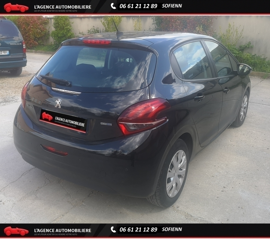 Peugeot 208 — 4